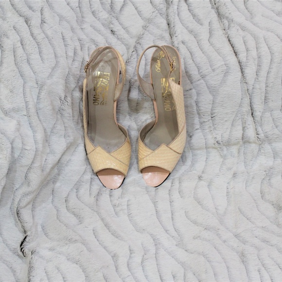 VINTAGE CREAM / BEIGE SALVATORE FERRAGAMO SHOES SI - Picture 1 of 8